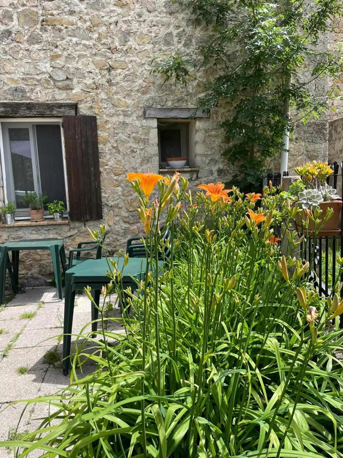 Auberge Lou Jas Soleilhas Bagian luar foto